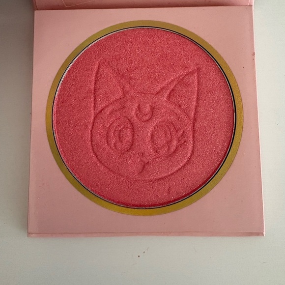 ColourPop x Sailor Moon – “Cat’s Eye” Pressed Powder Blush (Limited Edition) - Picture 2 of 2